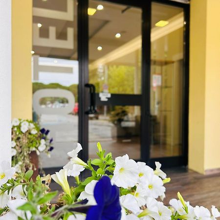 Hotel Benaco Mavras Peschiera del Garda Luaran gambar