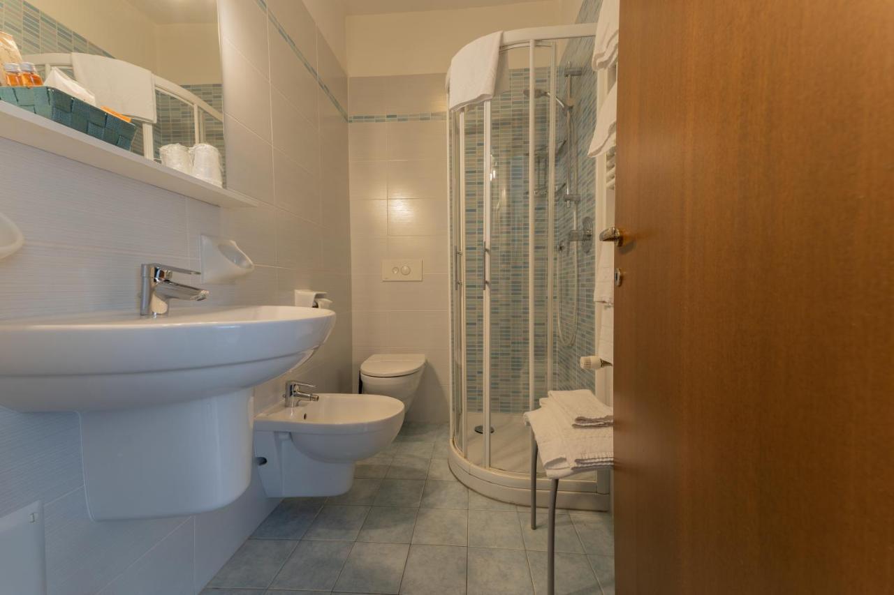 Hotel Benaco Mavras Peschiera del Garda Luaran gambar