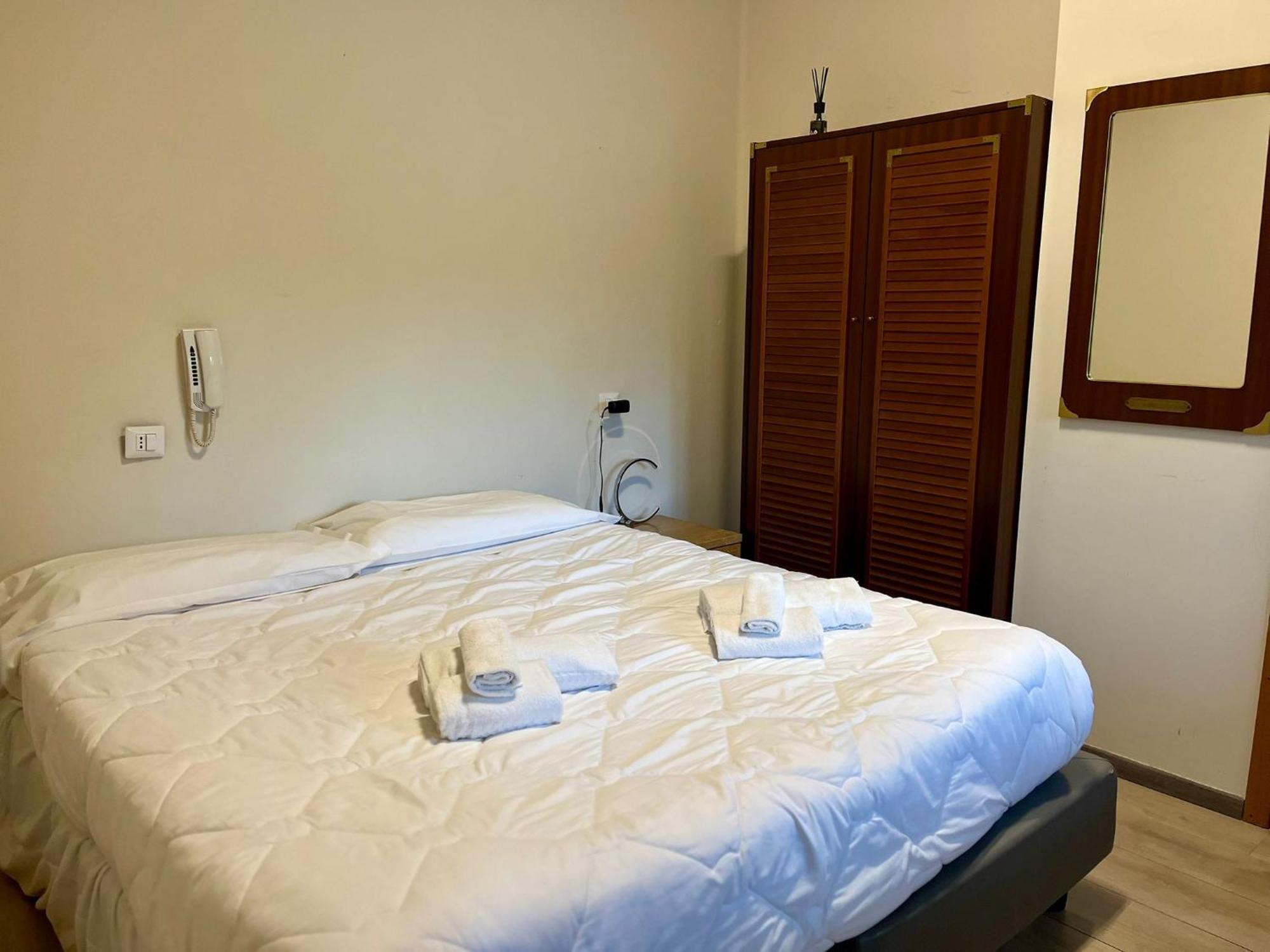 Hotel Benaco Mavras Peschiera del Garda Luaran gambar