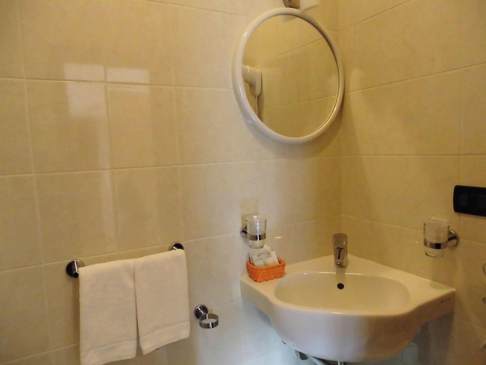 Hotel Benaco Mavras Peschiera del Garda Luaran gambar